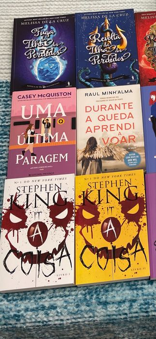 Livros variados em bom estado