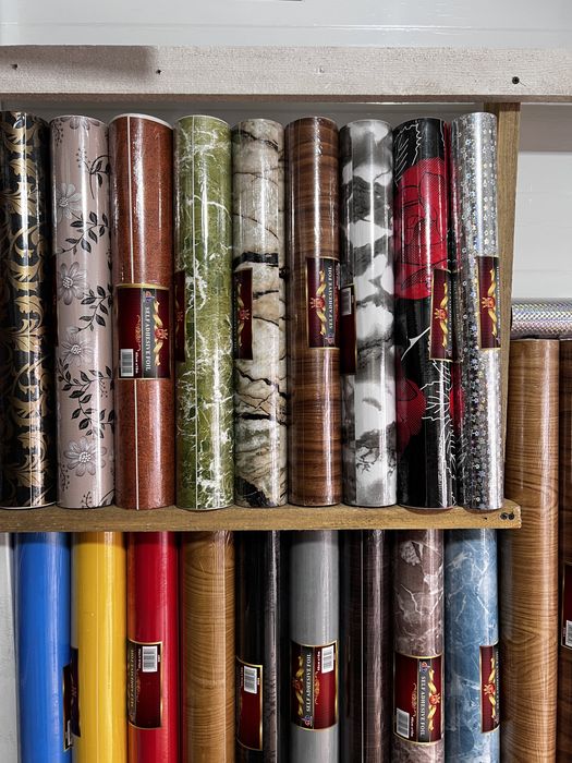 самоклейка , шпалери не дорогі ,багети …Ирпенский рынок.НЕ ВЫСЫЛАЮ