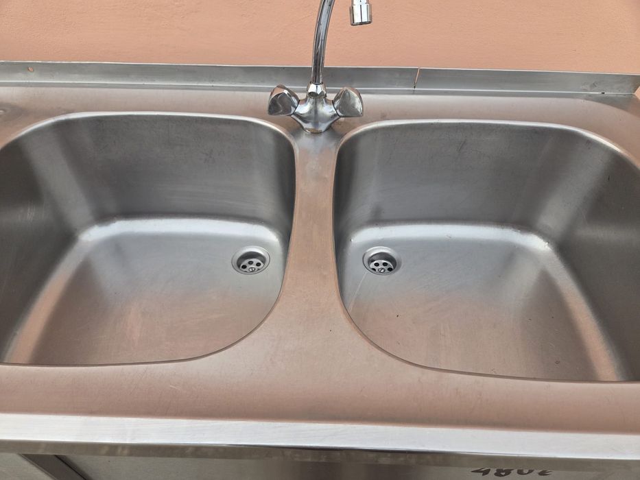 Bancada em inox com 2 pios