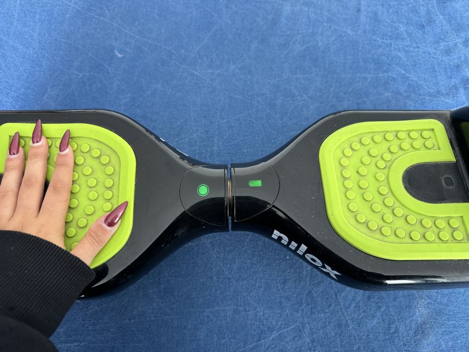 hoverboard preto e verde