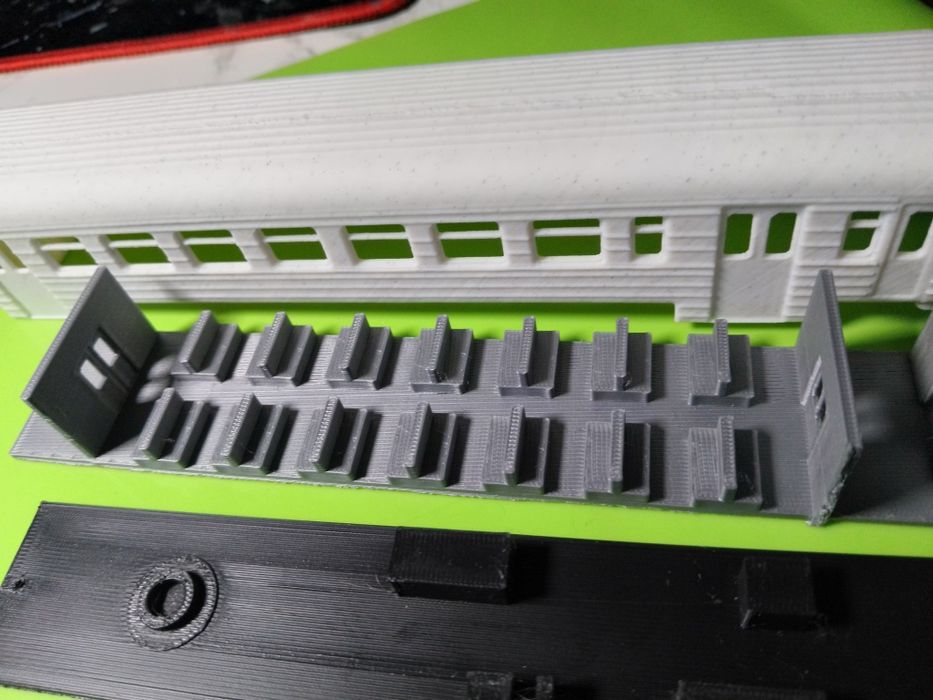 Сборная модель головного электропоезда ЭР2/ЭР9 (глобус)