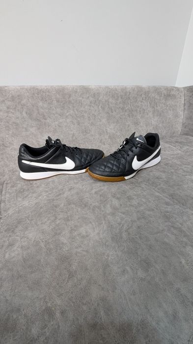 Продам  футзалки Nike tiempo 44 р