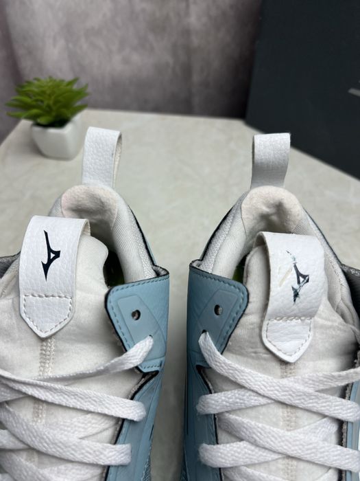 Кроссовки валейбольні WAVE MOMENTUM 2 MID Розмір 45 Original Взуття