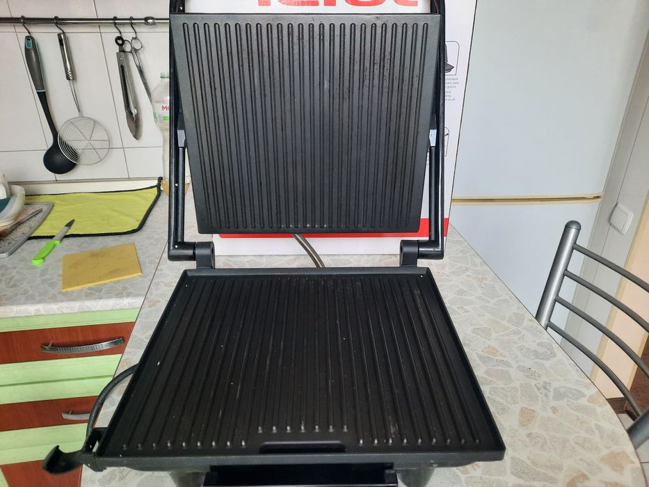 Продам гриль Tefal 1000 грн.