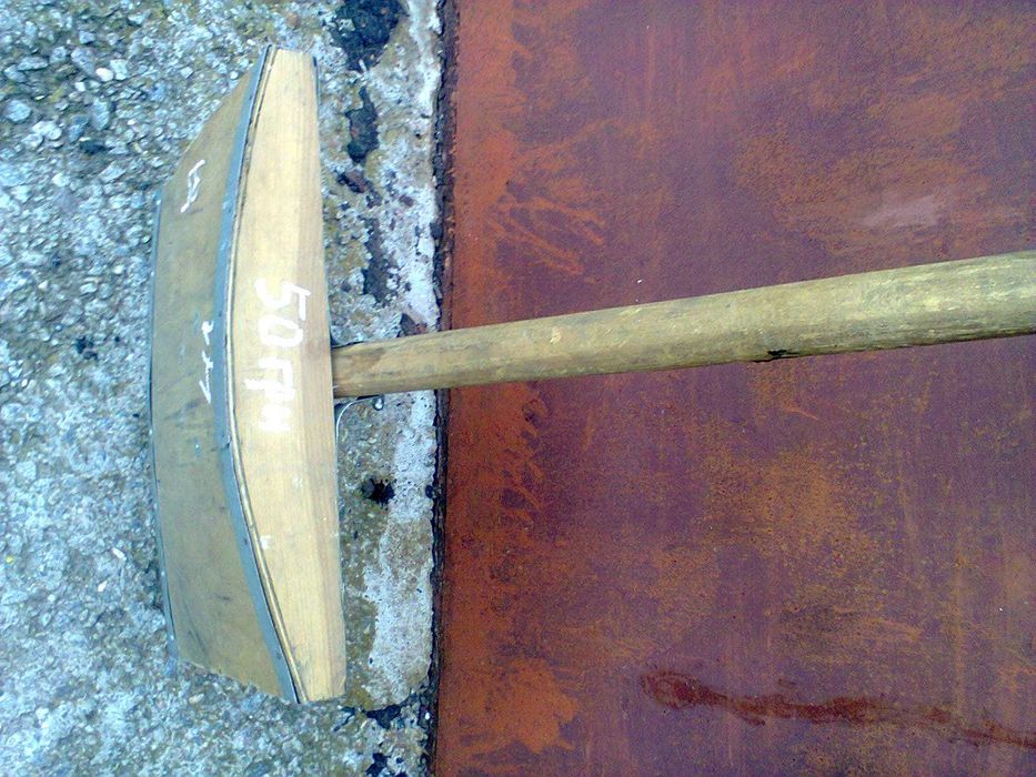 Лопата для уборки снега /деревянная/