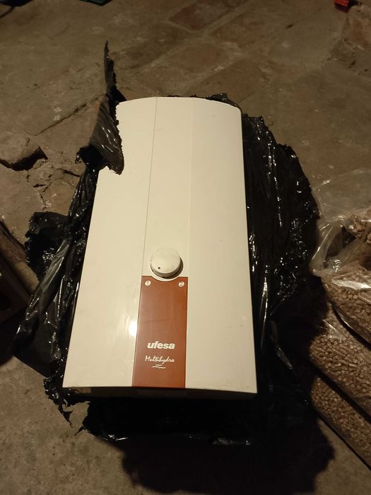 Elektryczny przepływowy podgrzewacz wody ufesa