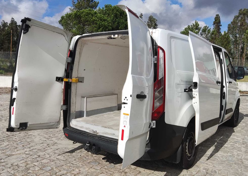 Ford Transit - Carrinha Mercadorias com instalação Frigo