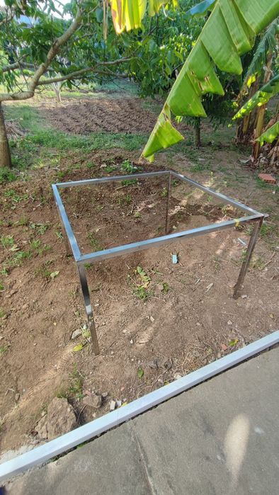 Estrutura de pernas de mesa cromada