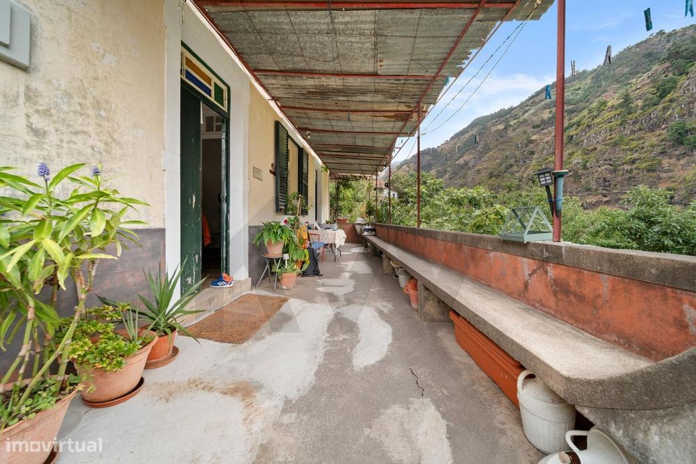 Moradia T2, Ribeira Brava, Com Palheiro