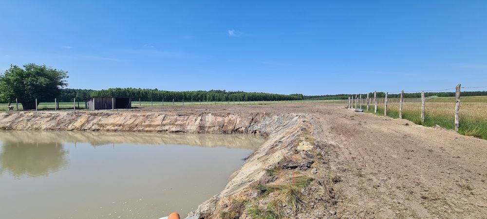 Wymiana gruntu pod dom stawy jeziorka koparka