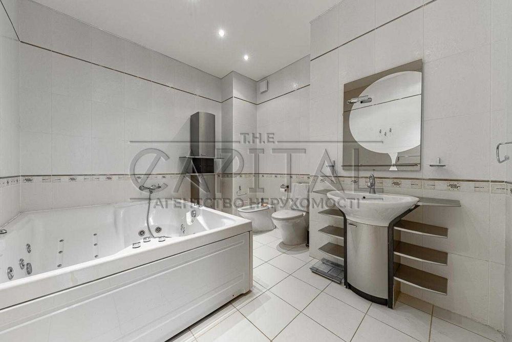 Оренда 3-кімнатної просторої квартири 134м2 по вул Б Хмельницького