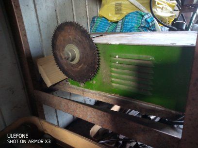 Пилорама металлическая на стол ставится.