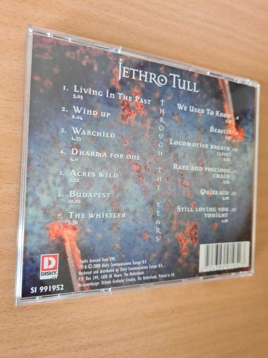 CD audio com o álbum "Through the Years" dos Jethro Tull