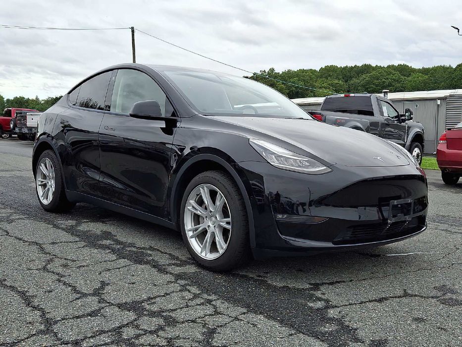 Tesla Model Y      2021