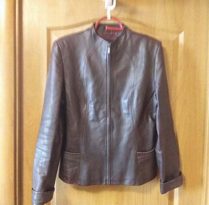 Женская кожаная курточка.