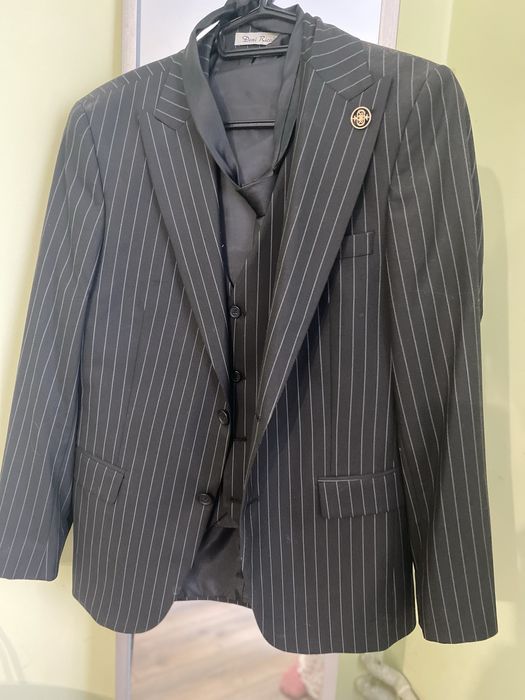 Класичний чоловічий костюм в розмірі М