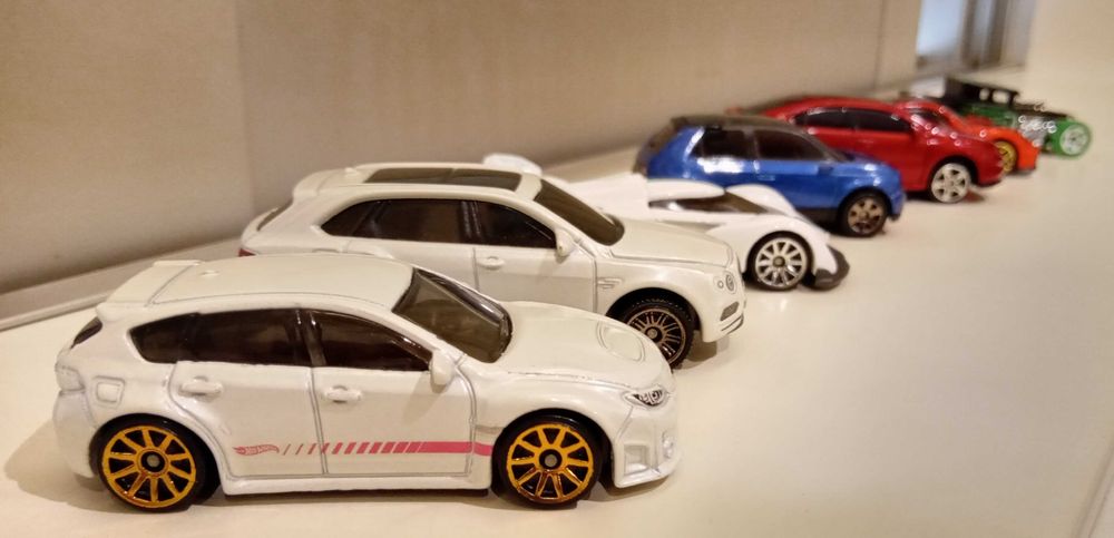 Hot Wheels e outros - 14 carros - Lote ou carros isolados