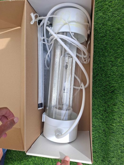 Armário de Cultivo e todo Equipamento relativo.