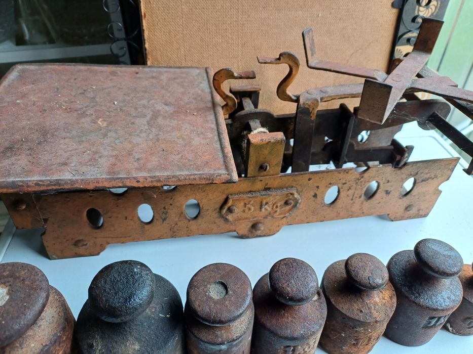 Waga z odważnikami prl staroć antyk zabytek