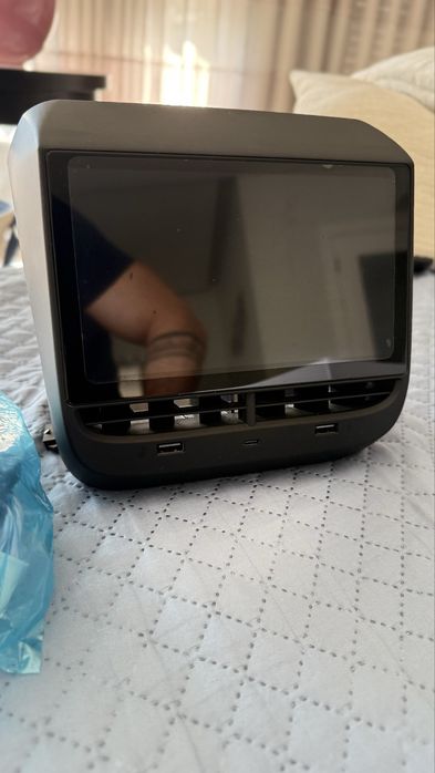 Tesla ecran traseiro como novo.