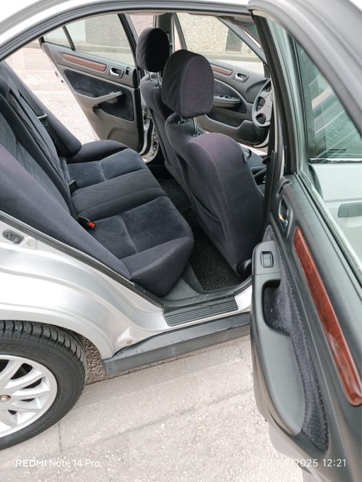 Accord 2001 com 180m km carro muito bom