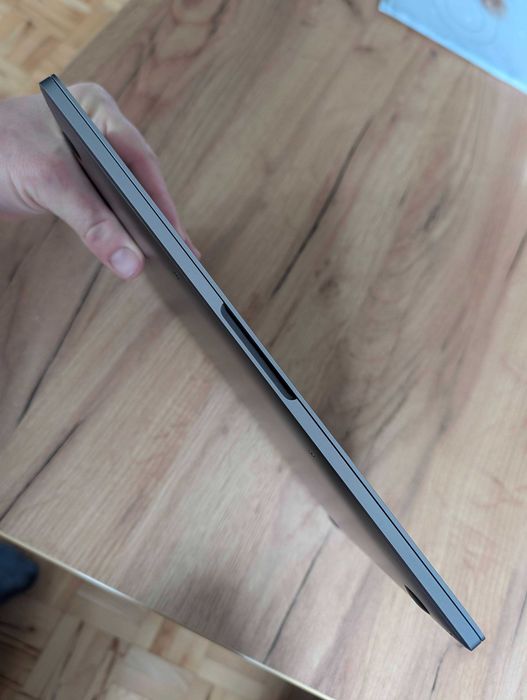 Apple Macbook Pro 2017 i5/8GB/128GB Stan BDB