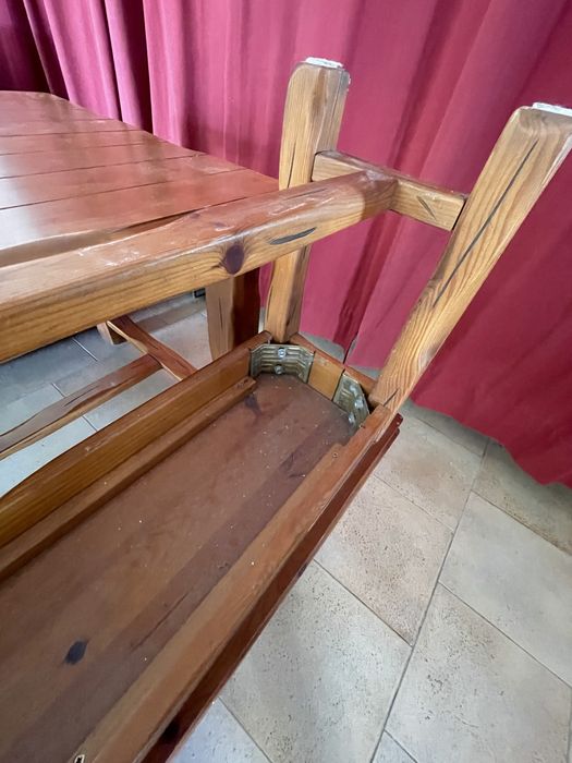 Mesa e Bancos em bom estado