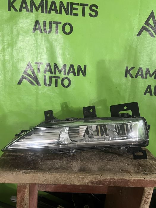 Противотуманна фара на Інфініті qx 80 qx 30