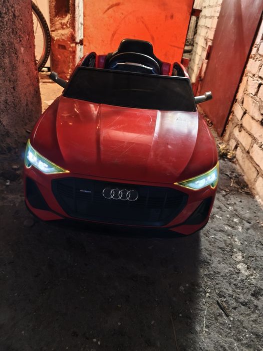 Auto Audi na akumulator 4x4