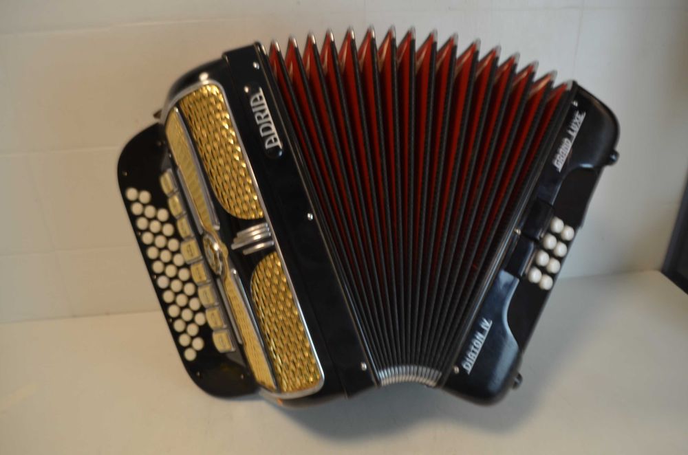 Concertina Adria 4 voz. La. N 228