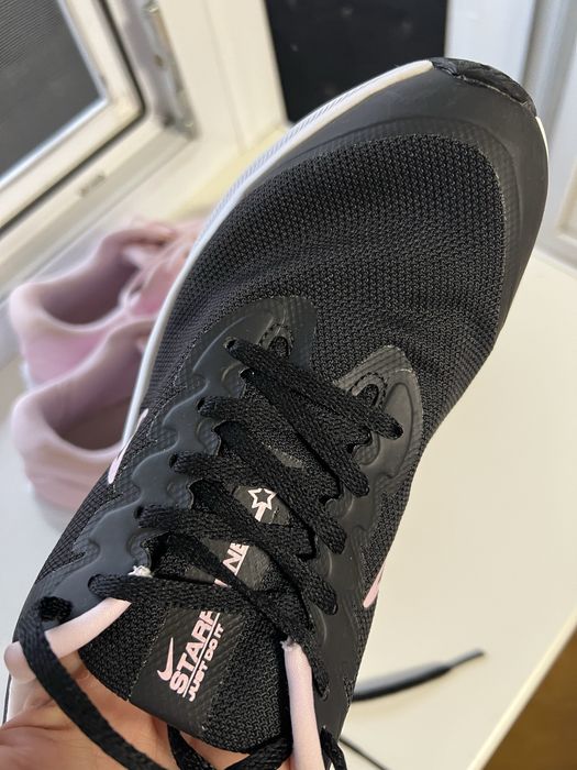 Кросівки Nike 39 розмір 2 пари по ціні 1500