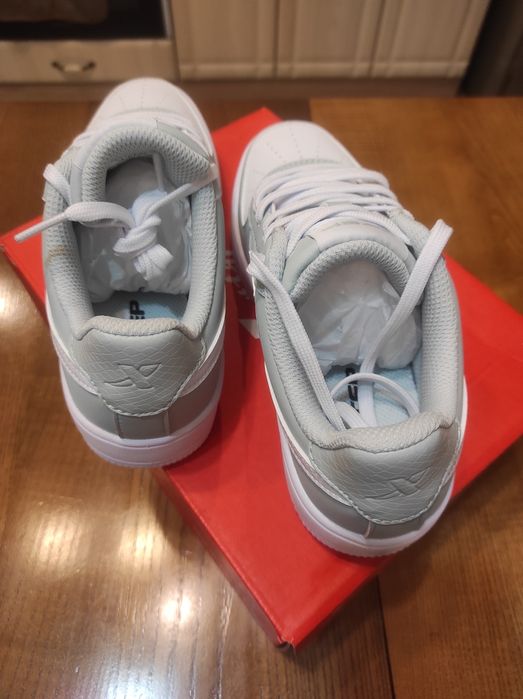 Продам класні кросівки Xtep