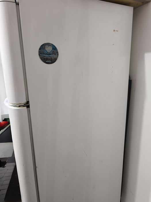 Frigorífico Indesit grande a funcionar bem