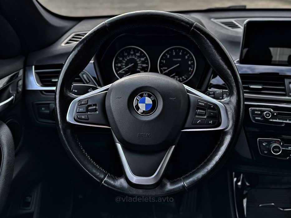 BMW X1 28i • 2016 • 2.0 бензин (B46) • Панорама • Полный привод xDrive