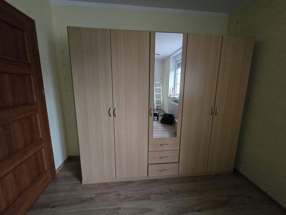 Szafa ubraniowa z półkami i szufladami – 226 cm