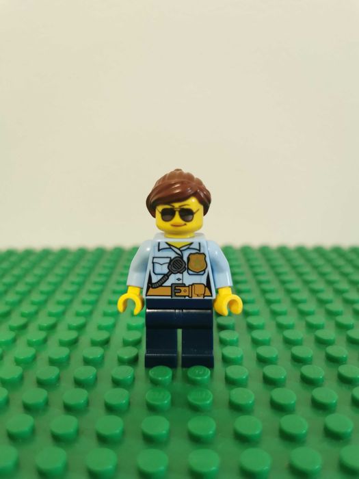 Policjantka figurka LEGO cty0744