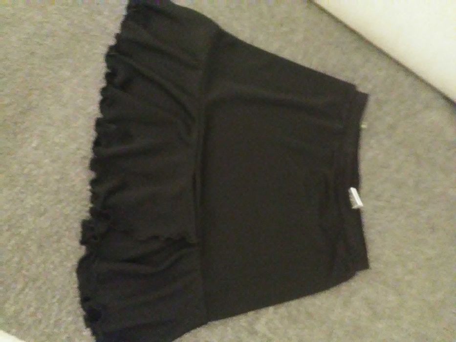 Spódnica dla dziewczynki na 6 lat czarna.