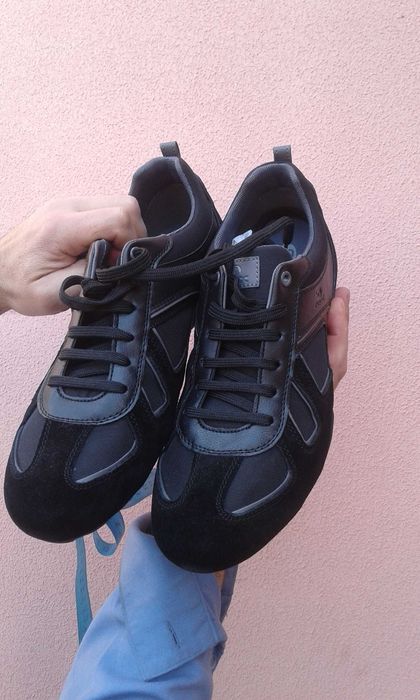 Кросівки універсальні.