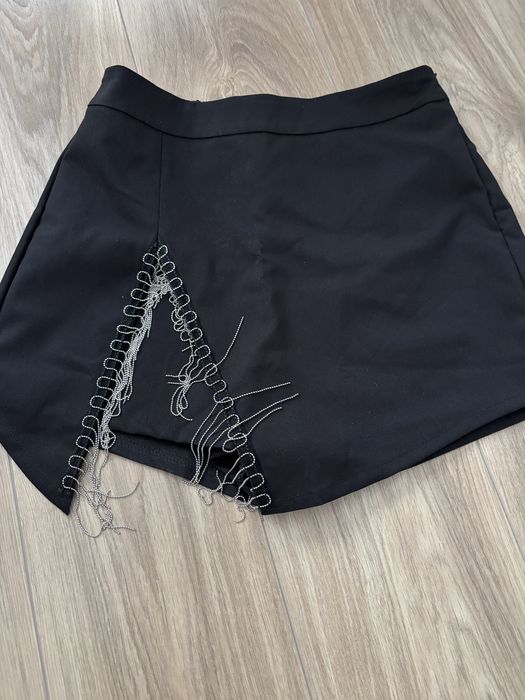Дуже гарна спідниця-шорти розмір М