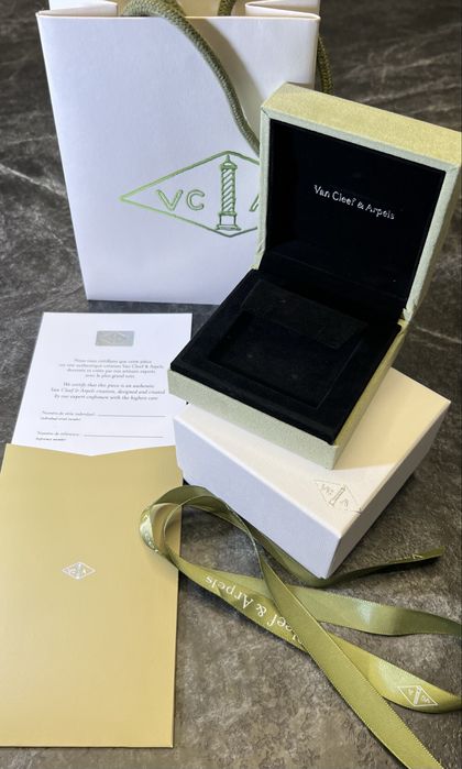 Коробка упаковка под сережки Van Cleef & Arpels