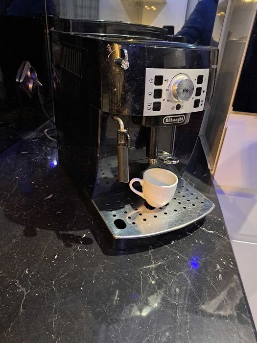 Ekspres DELONGHI Magnifica S ECAM 22.112.B