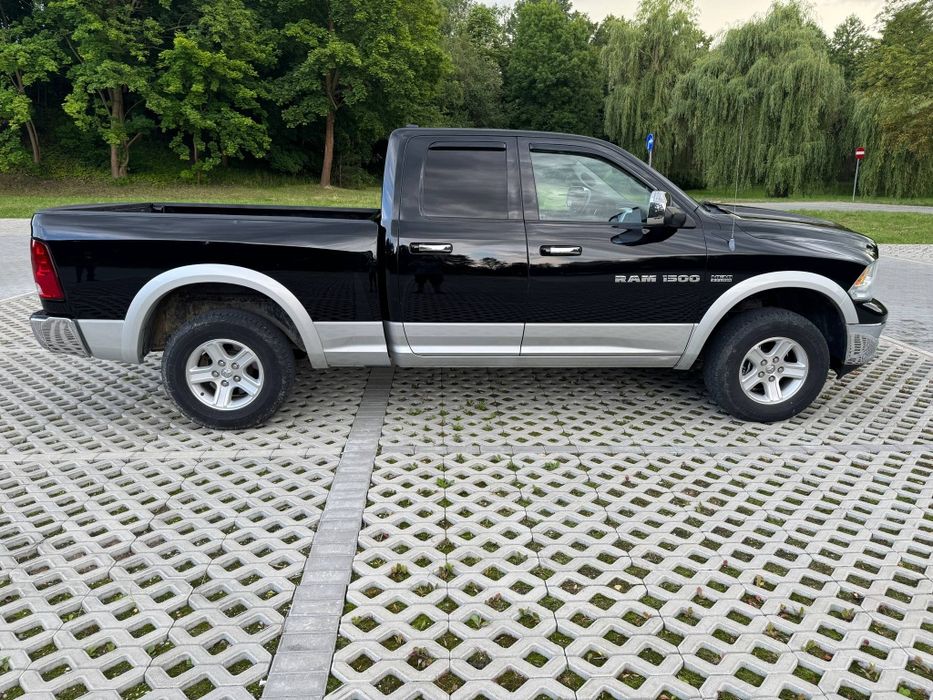 Dodge Ram 1500 Laramie  5.7 hemi 4x4