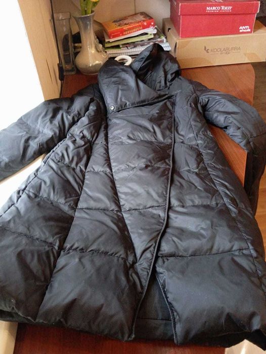 Пуховик фірми Monton у розмірі M