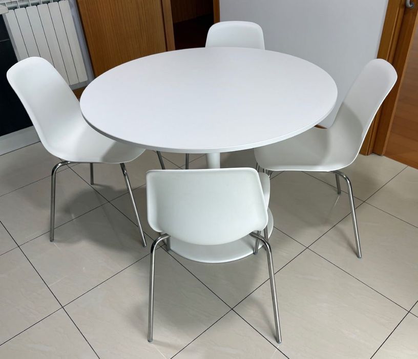 Mesa IKEA redonda e 4 cadeiras (Lidås/Docksta)