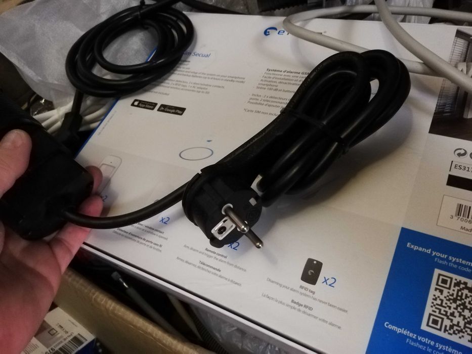 Podłączany słupek gniazda do blatu 3x230V + 2xUSB