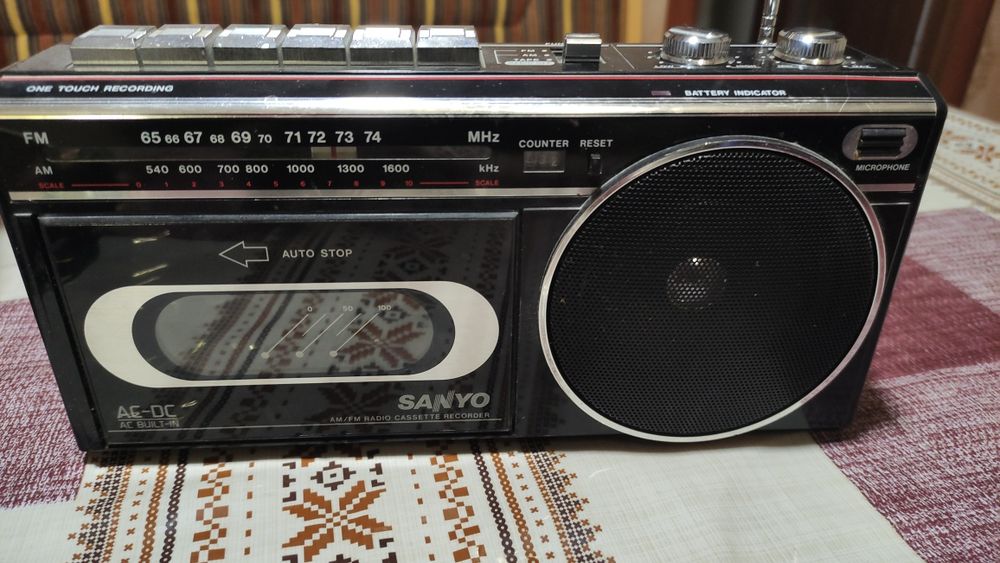 Аудіо касетний магнітофон sanyo