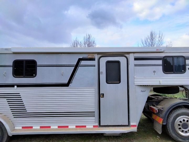 Atrelado/Reboque/Roulote  de cavalos (Softouch by Liberty Inc)