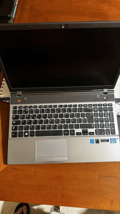 Portatil samsung 8 gigas ram , I7