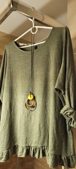 Obłędny sweterek khaki prosto z Włoch,wisior gratis.