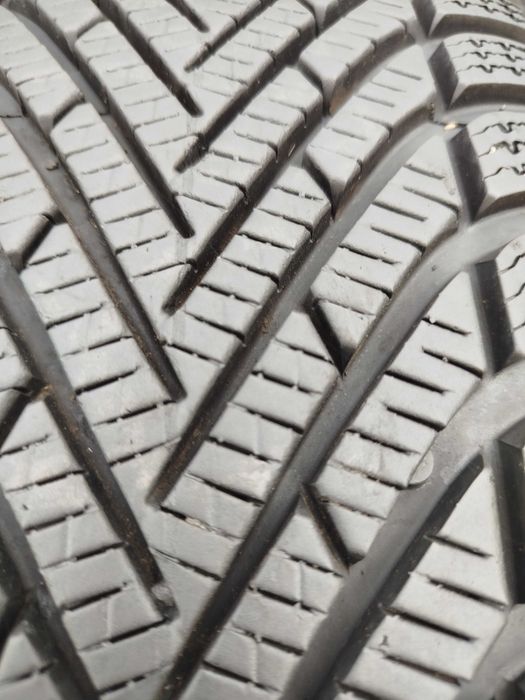 A995# Opony Uzywane Zimowe 215/65/17" Pirelli